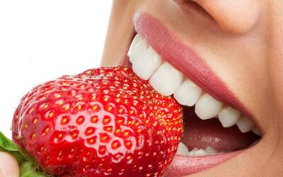 ¿Qué causa la decoloración de los dientes?
